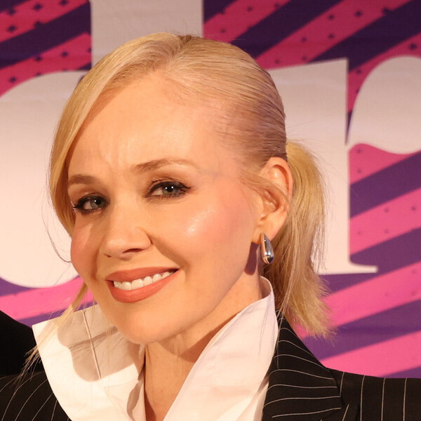 Jelena Rozga u štiklama Jimmy Choo i haljinici Rebecca Vallance