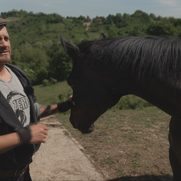 Od glamura i modnih pista do gumenih čizama i života na selu: Kako je Viktor Drago pronašao potpuno drugačiji način života