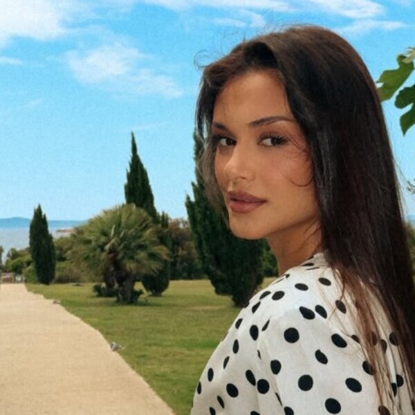 Ovako to izgleda kad Laura Gnjatović večernje haljine zamijeni s tanga-badićem!