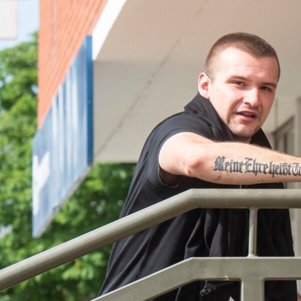 Jedan od uhićenih zbog iznude i požara nosi zakonom zabranjenu tetovažu