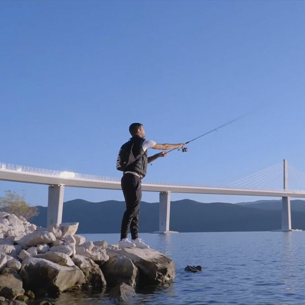 Mladi ribolovac izvukao neočekivan ulov ispod Pelješkog mosta, završio je na istraživanju: "Ovo je velika rijetkost"