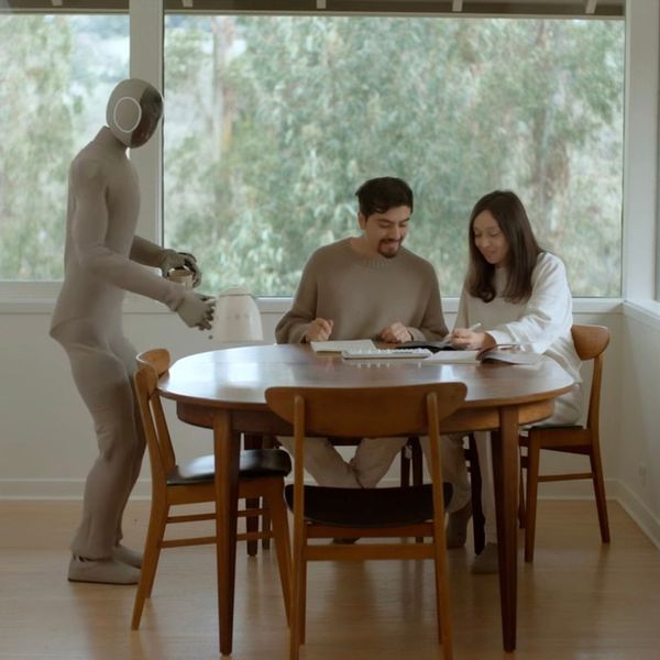 Humanoidni robot NEO može se naručiti kao pomoć u kućanstvu