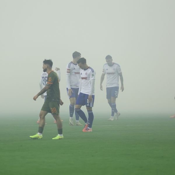 Ružna scena s Poljuda: Arnel Jakupović krenuo u okršaj s navijačima, suigrači ga spriječili