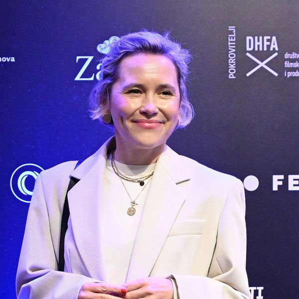 Ivana Kekin u predimenzioniranom odijelu na otvorenju Filmskog festivala