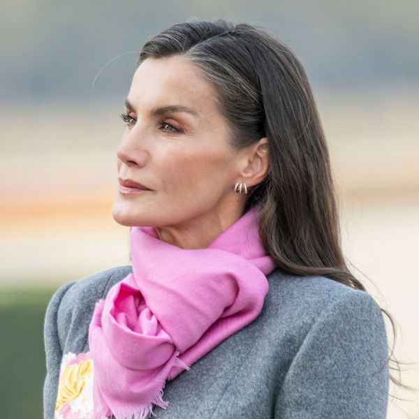 Kraljica Letizia u kaputu ukrašenom cvjetnim uzorkom