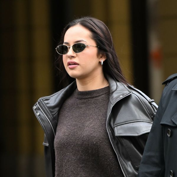 Ulična moda Zagreb u minici i visokim čizmama