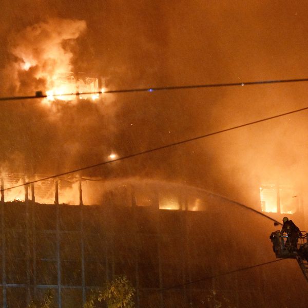 Požar na vrhu Vjesnikova nebodera: Diže se gusti dim