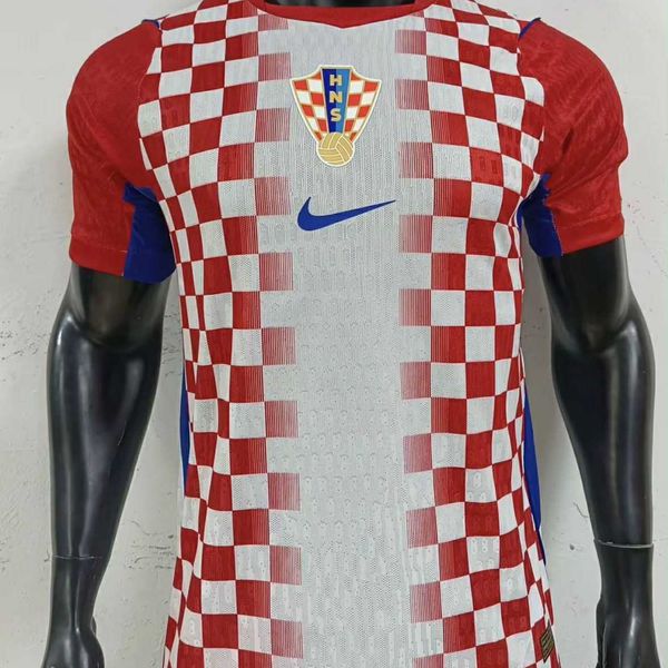 Nabavio novi dres Vatrenih: Gostujuća garnitura već na meti kritika