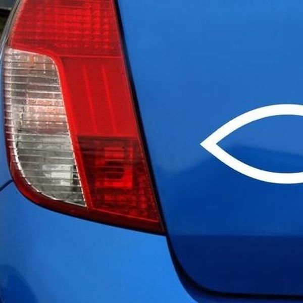 Simbol ribe često se može vidjeti na automobilima