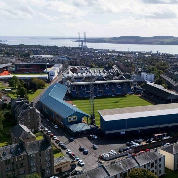 Znate li u kojem gradu na Otoku gradski rivali imaju stadione udaljene samo sto metara?