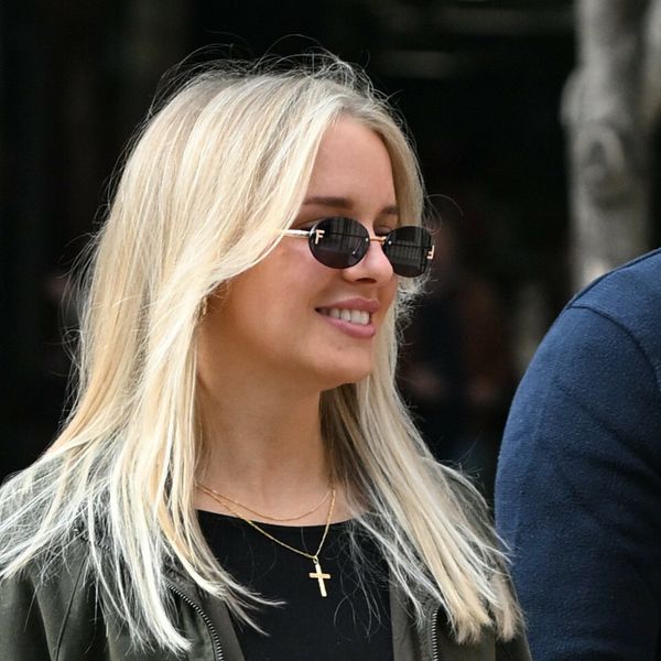 Ulična moda Zagreb u čipkastim najlonkama i robusnim čizmama