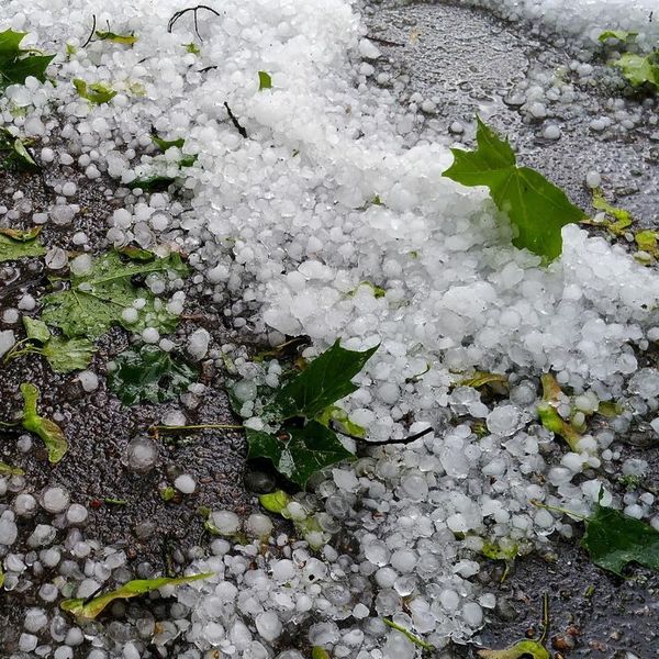 Tuča već pogodila Slavoniju, upaljeni meteoalarmi: Stiže naglo zahladnjenje i snijeg