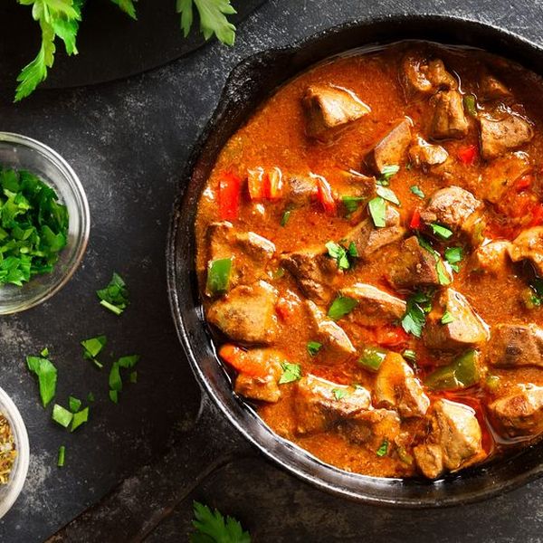 Zasitno i brzo gotovo: Recept za pileći gulaš koji će nahraniti cijelu obitelj