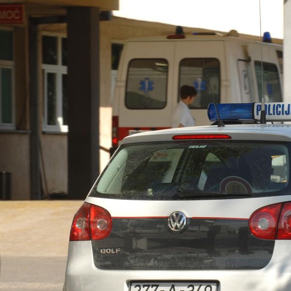 Maloljetnik silovao trudnu sestru s poteškoćama u razvoju, a majka ju bacila s balkona – preminulo nerođeno dijete