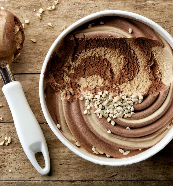 Nancy Johnson 1943. izumila je prvi ručni aparat za pravljenje sladoleda.