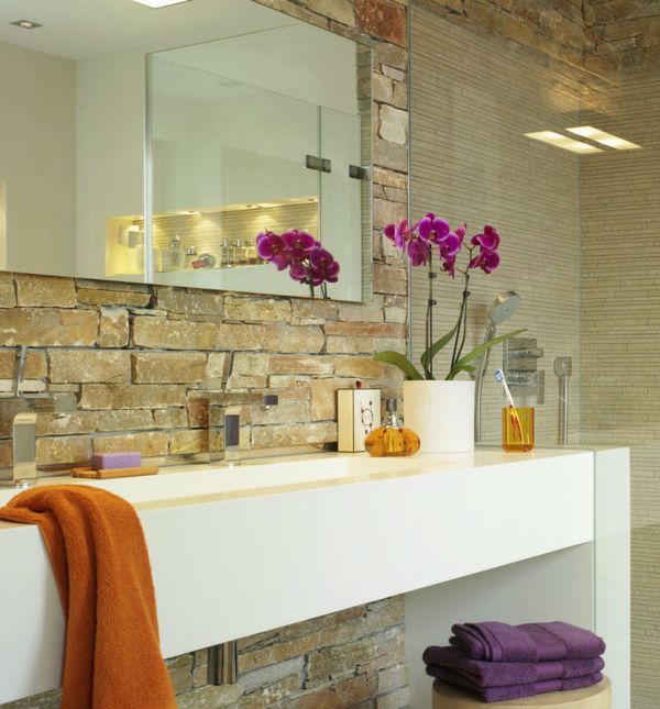 Prozirno staklo tuš-kabine vizualno će povećati prostor