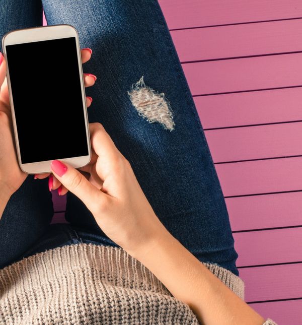 Fomo je strah od propuštanja nekih za nas važnih događaja.