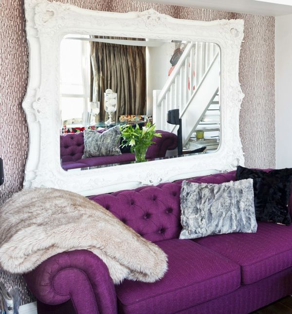 Dnevna soba s ogledalom