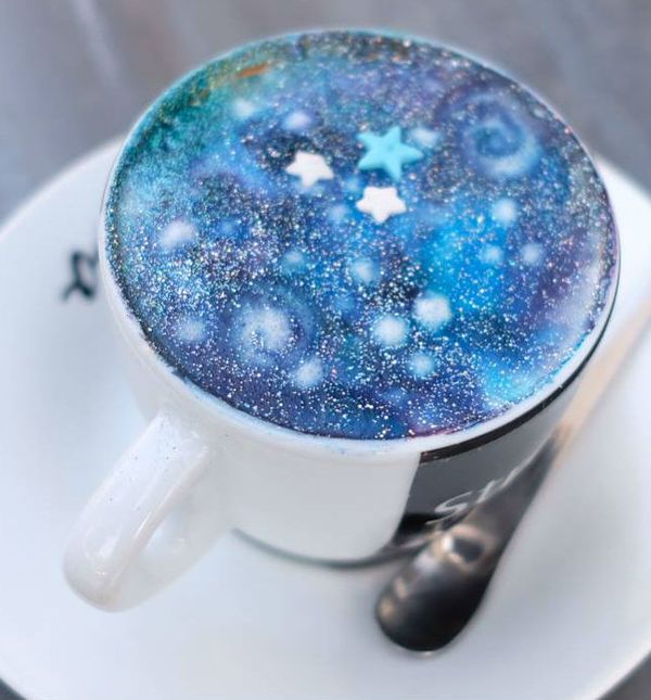 Galaxy cappuccino podsjeća na noćno zvjezdano nebo