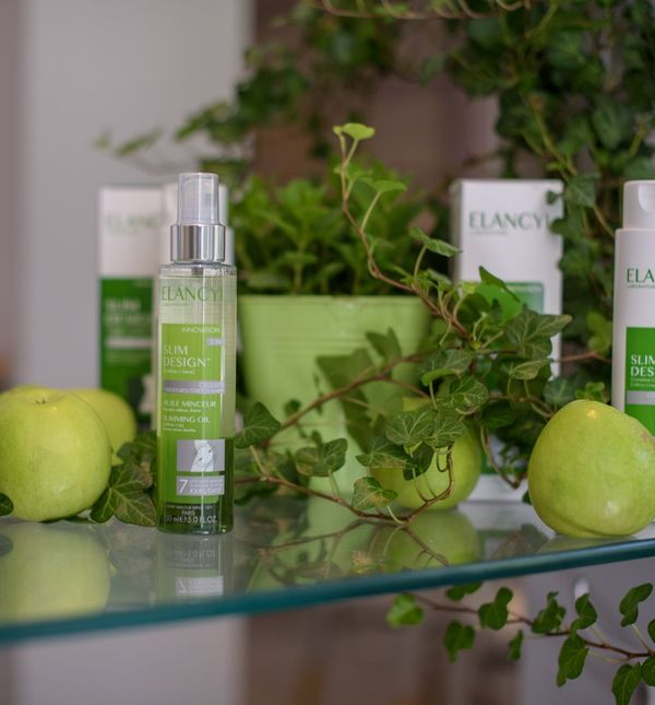 Elancyl Slim Design Ulje za vitkost, inovaciju 2u1, s formulom koja u dvije faze na bazi kofeina klinički dokazano djeluje na razgradnju celulita i smanjenje vidljivosti strija