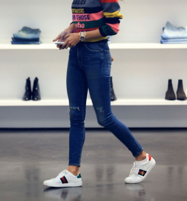 Alessandra Ambrosio u Guccijevim tenisicama