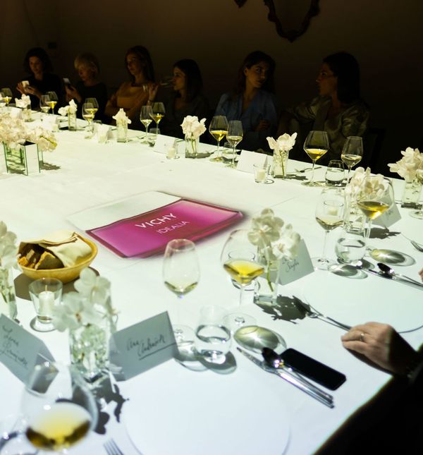 Na ekskluzivnoj i prvi put predstavljenoj 3D mapping večeri u restoranu Dubravkin put, Vichy je predstavio četiri linije svojih proizvoda