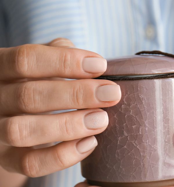 Nokti u bež boji možda nisu upadljivi na prvu, ali itetako privlače pažnju