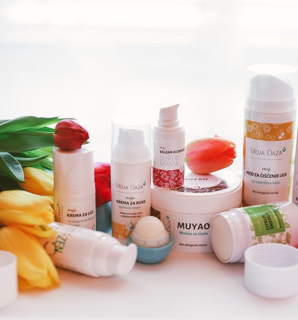 Iza prirodne kozmetike Moja Oaza stoji mladi stručni tim