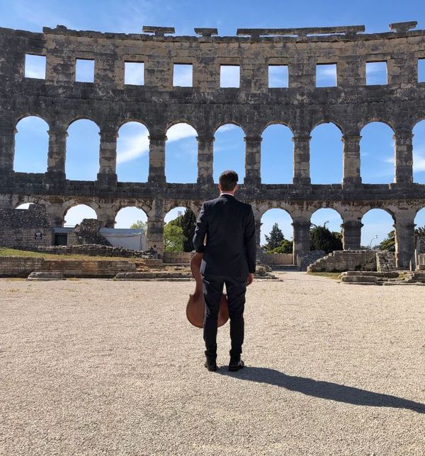 Hauser svira sam u pulskoj Areni