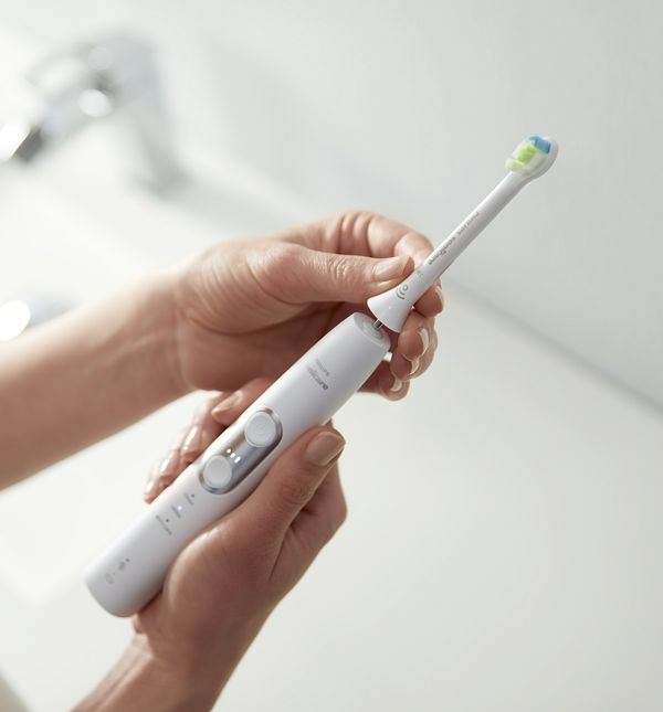 Philips Sonicare četkica učinkovito će očistiti zube čak i u međuzubnom prostoru