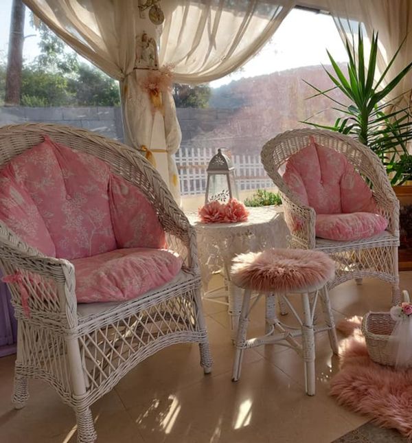 Nataša Veselinović iz Valjeva uredila je svoju ružičastu terasu iz mašte