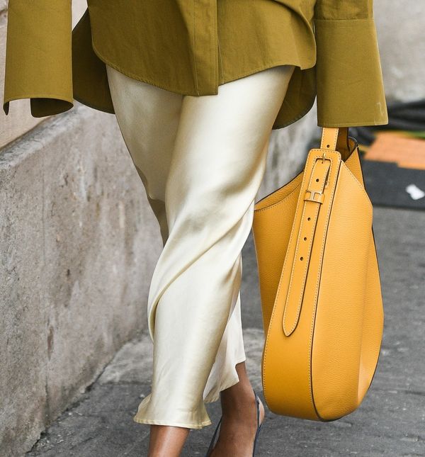 Satenske suknje sa sobom donose dozu elegancije