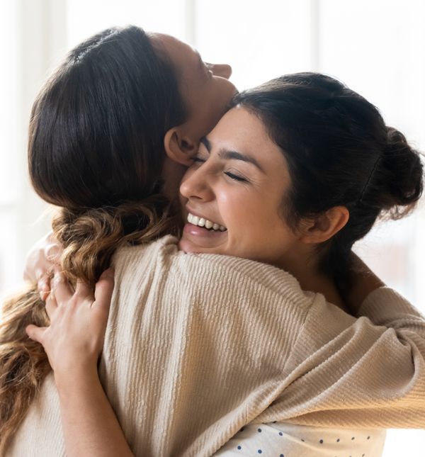 Bilo da je riječ o prijateljskom zagrljaju ili dodirivanju omiljene tkanine, sam osjećaj dodira koristan je i za um i za tijelo