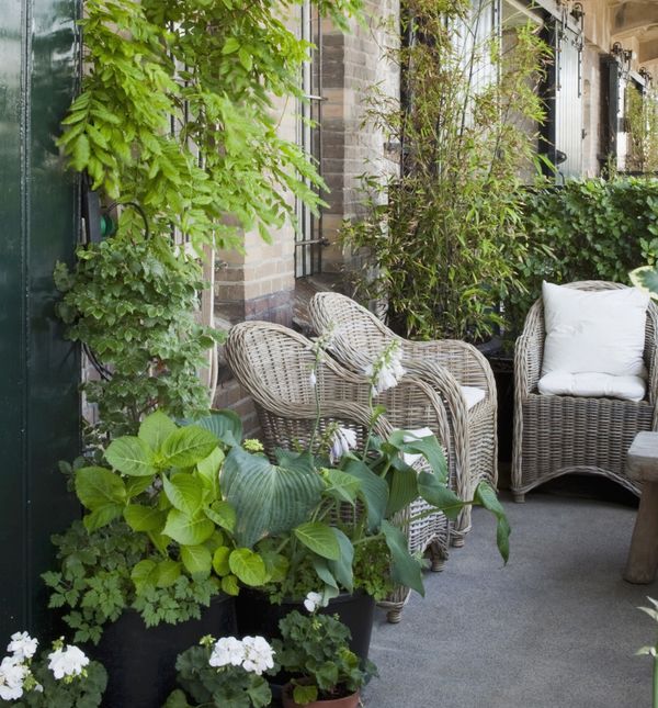 Otmjeni stan u potkrovlju s ugodnim balkonom punim zelenila