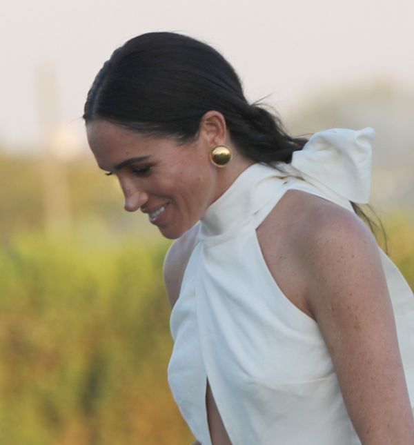 Meghan Markle na polo utakmici u bijeloj haljini dizajnerice Heidi Merrick