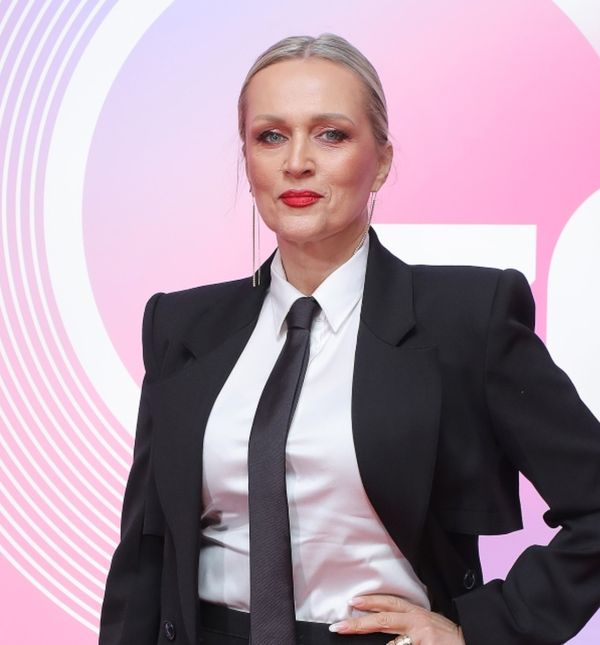 Vanna u odličnom crnom odijelu