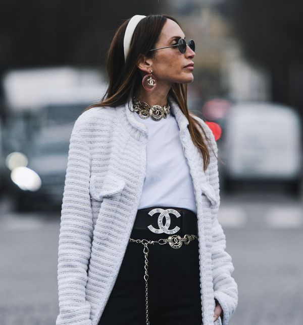 Bijela majica dio je raznih kombinacija