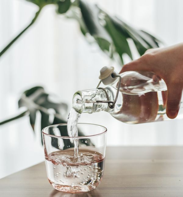 U hladnjaku držite vrč ili bocu pitke vode