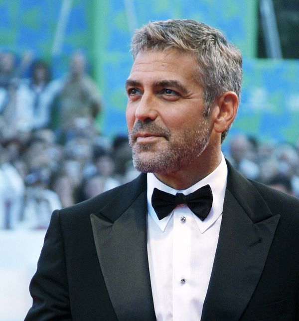 George Clooney u smokingu