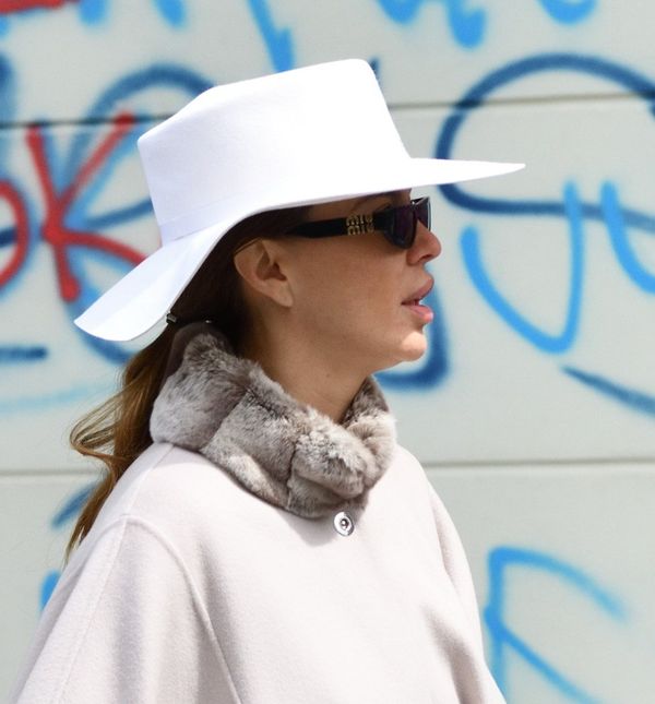 Street style mama u mokasinama podstavljenima krznom - 2