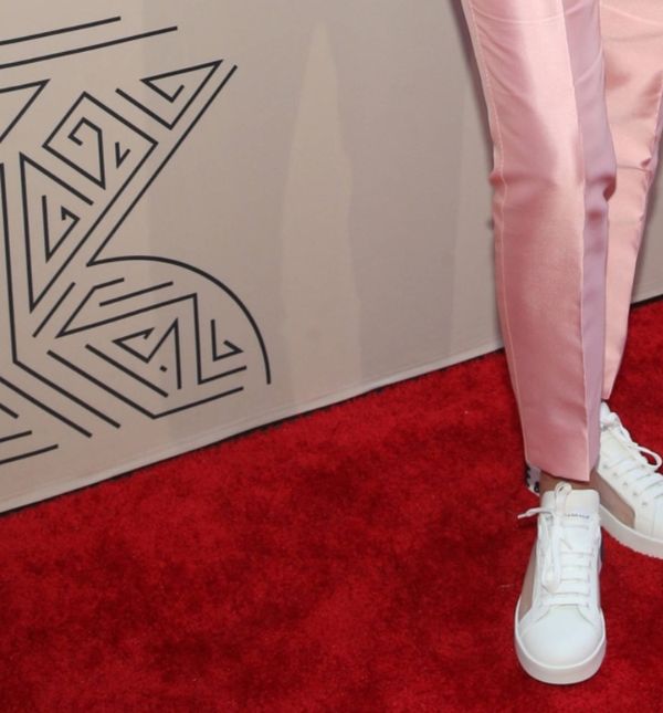 Sharon Stone u tenisicama na crvenom tepihu