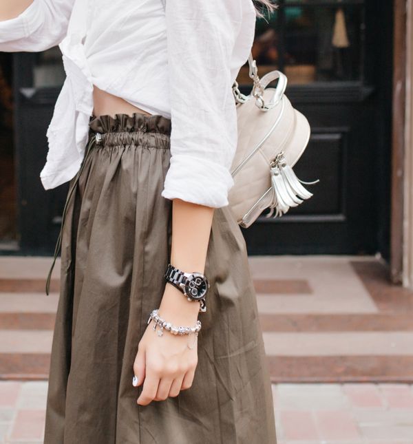 Suknje rastezljivog struka popularne su u proljetnim modnim kombinacijama