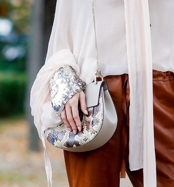 Cimet-smeđa i off white odlična su kombinacija boja koja izgleda skupo