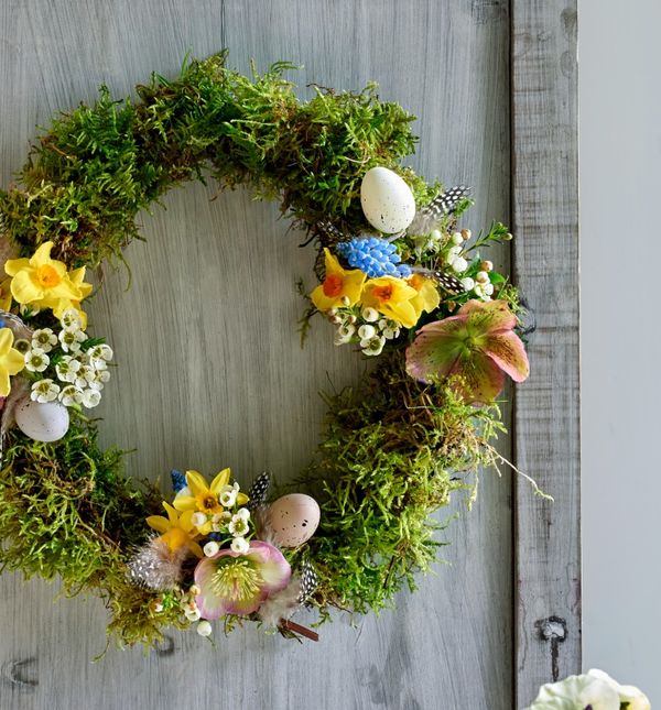 Uskrsni vijenci od bilja, cvijeća i pisanica - 13