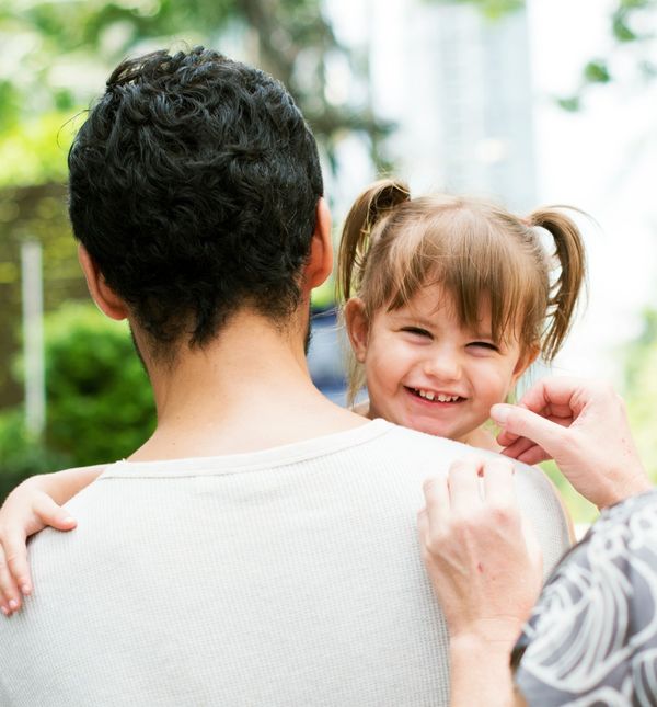 Djeca se nakon rođenja obično prezivaju po ocu