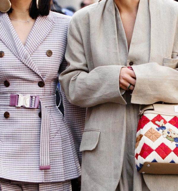 Sako s remenom je hit proljetnih kombinacija