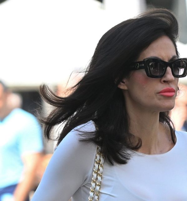 Zgodna dama iz Zagreba u bijelom od glave do pete