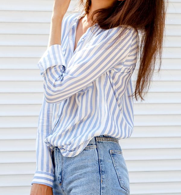 Prugasta košulja i traperice su savršen par