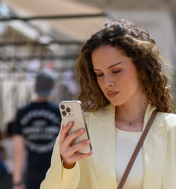 Šetnja Stradunom u bijeloj suknji