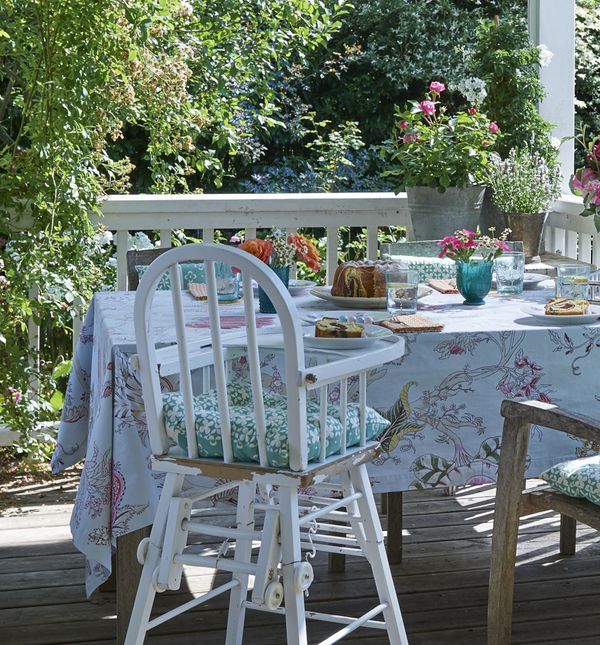 Kuća ima i natkrivenu verandu, koja je čista sreća i mjesto na kojem bismo mogli provoditi sate